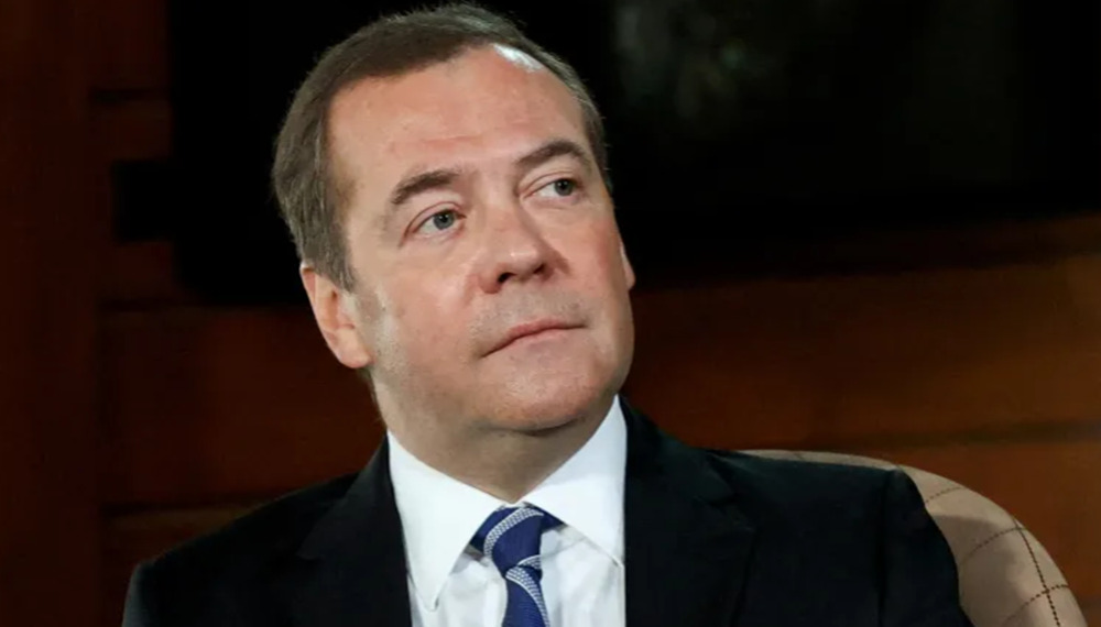 Медведев: японският премиер трябва да изкорми сам себе си