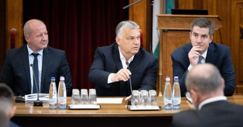 Виктор Орбан тропна с крак на ЕС